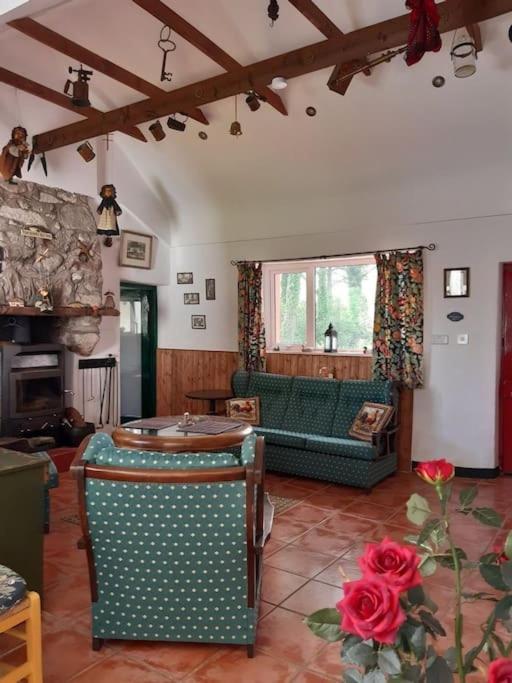 Back2Roots - Beautifully Restored Cottage, Doochary Bagian luar foto