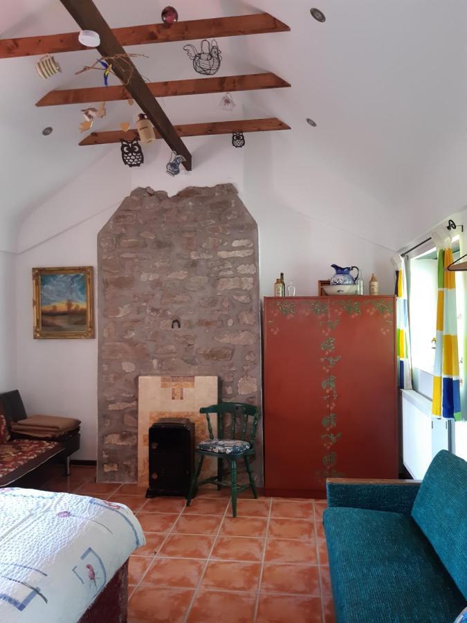 Back2Roots - Beautifully Restored Cottage, Doochary Bagian luar foto